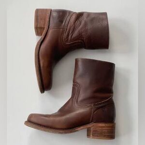 ISO: Frye Campus Short Boot in Brown